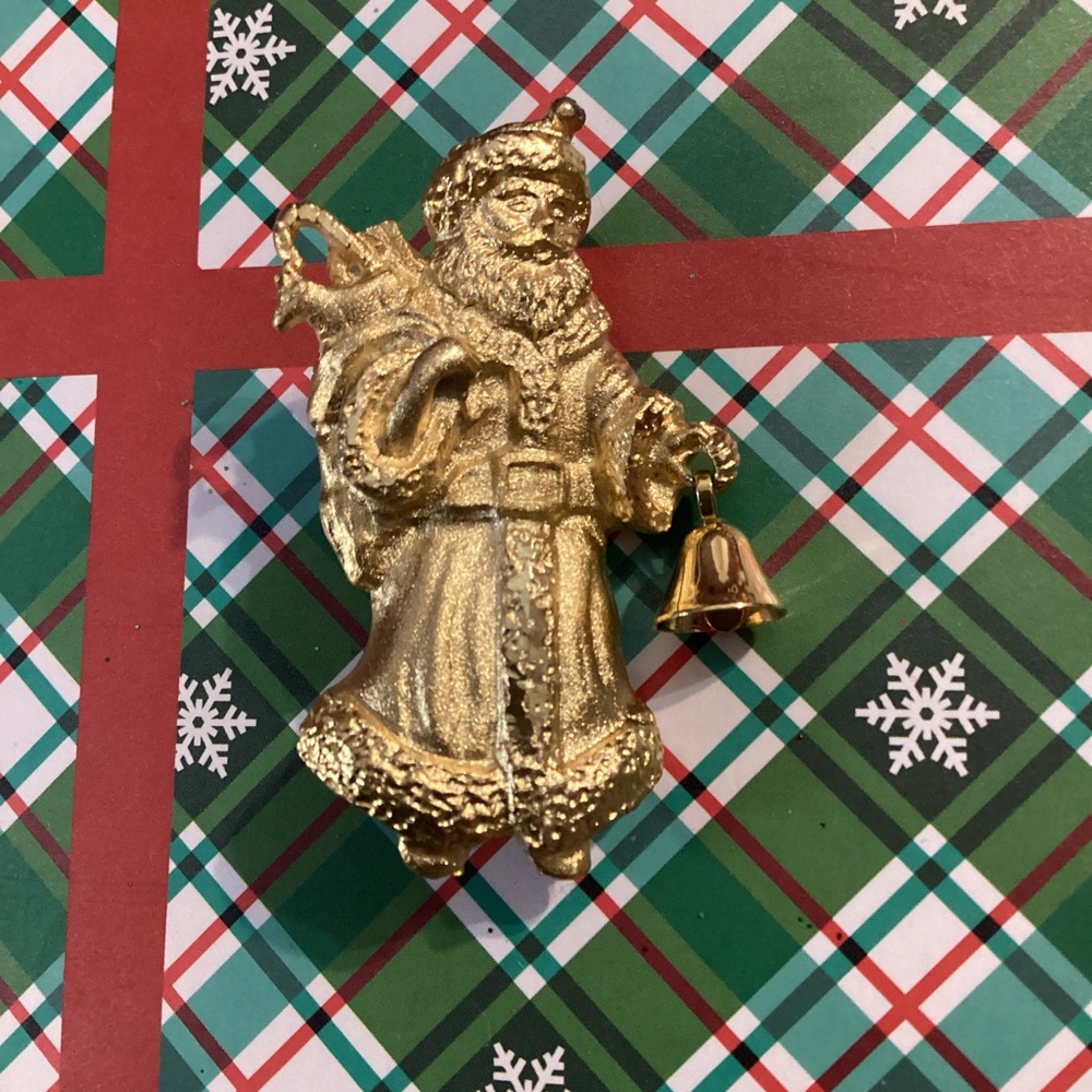 Vintage USA Gold tone Saint Nicholas  Brooch with Articulating Ringing Bell